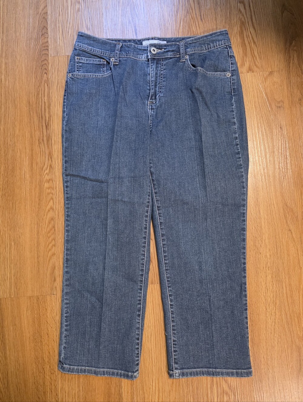 Chico's Platinum Women's Capri Jeans Size 1 US 8 Medium Wash Denim